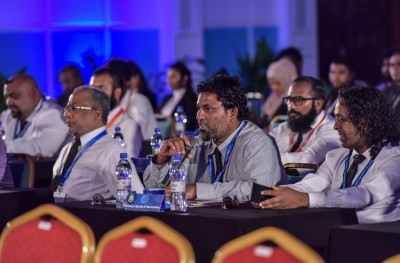 ޓޮމްގެ އަމާޒު: ފުޓްބޯޅަ އެހެން ހަރުފަތަކަށް ގެންދިއުން