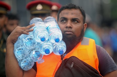 ފެންބޮޑުވުުމުގައި ލަންކާ އިން މީހުން މަރުވި އަދަދު 71 އަށް، ބޭރުގެ އެހީ ލިބެން ފަށައިފި