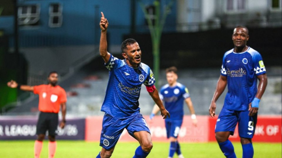 ސެންޓޭގެ ދެ ލަނޑާއެކު ބުރު ބަލިކޮށް ނިއު ތިންވަނައަށް