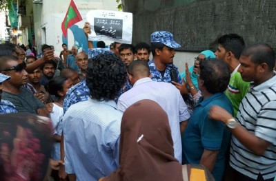 އެއްވެ އުޅުމުގެ ހައްގު ފުލުހުންގެ "މުށުތެރޭގައި!"