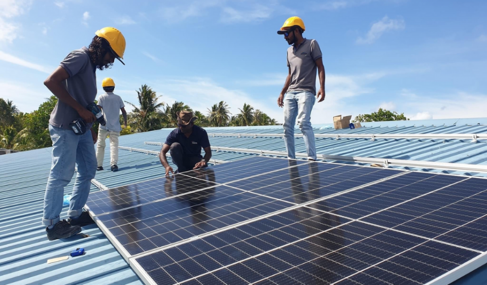 101 ރަށުގައި އިއާދަކުރަނިވި ހަކަތަ ގާއިމުކުރެވެމުން ތެލަށް ކުރާ ޚަރަދުން 1.1 ބިލިއަން ރުފިޔާ ކުޑަކުރެވޭ