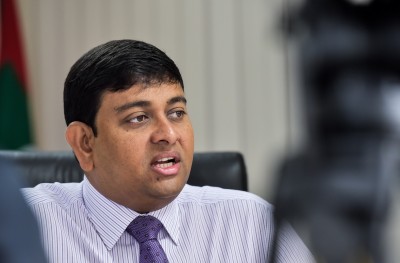 ދަރަނި ބޮޑުކުރަނީ އެނގި ތިބެގެން: ޝައިނީ