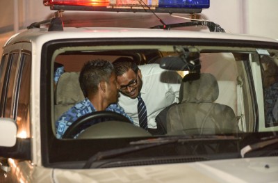 ފަސް މިލިއަން ޑޮލަރުގެ ބޮޑު ބައެއް އަދީބާ ހަވާލުކުރިން: ހެކި