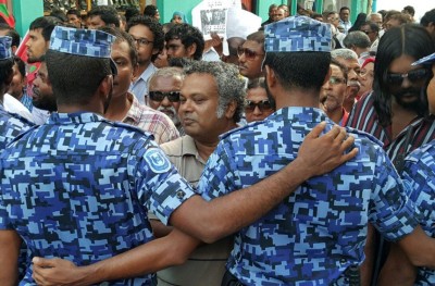 އެއްވެ އުޅުމުގެ ހައްގު ފުލުހުންގެ "މުށުތެރޭގައި!"