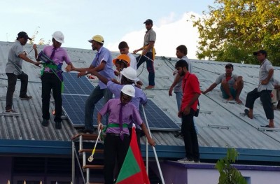 އައްޑޫގައި 1.6 މެގަވޮޓްގެ ސޯލާ މަޝްރޫއެއް ފަށައިފި