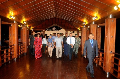 ރައީސްގެ ދެކަނބަލުން މެލޭޝިޔާ އަށް