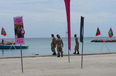 ރައީސް ޔާމީން ވަޑައިގަންނަވާތީ ހޯރަފުށީގައި ސިޔާސީ މީހުންގެ ފޮޓޯ ބެހެއްޓުން މަނާ!