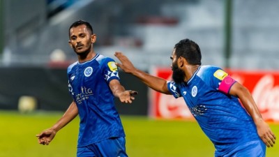 ސެންޓޭގެ ދެ ލަނޑާއެކު ބުރު ބަލިކޮށް ނިއު ތިންވަނައަށް