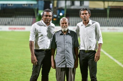 ދެބެން ކޯޗުންގެ ގޮތުގައި، ހާއްސަ މެހެމާނަކީ ބައްޕަ