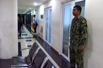 ކޮލަމް 27: ސަރުކާރުގެ ތެރެއިން އެހެން "ސަރުކާރެއް"