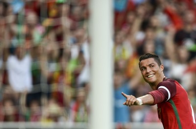 ޔޫރޯގެ ކުރިން ޕޯޗުގަލަށް ބޮޑު މޮޅެއް