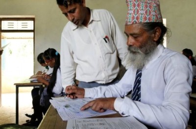 ނޭޕާލުގެ 68 އަހަރުގެ ދަރިވަރު ބުނަނީ ކިޔެވުމަށް ވަކި އުމުރެއް ނެތް ކަމަށް