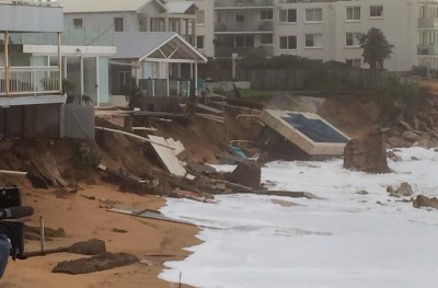 ތޫފާނެއްގައި އޮސްޓްރޭލިއާގެ ގޮނޑުދޮށަކުން 50 މީޓަރު ގިރާލައިފި