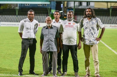 ދެބެން ކޯޗުންގެ ގޮތުގައި، ހާއްސަ މެހެމާނަކީ ބައްޕަ