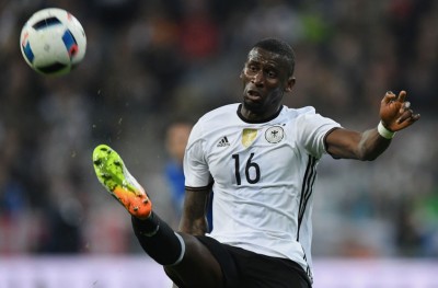 ރުޑީގާ އަށް އަނިޔާވެ ޖަރުމަނުގެ ޑިފެންސަށް އިތުރު މައްސަލަތަކެއް