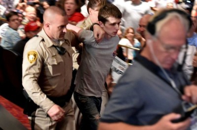 ހައްޔަރު ކުރި މީހާ ބޭނުންވީ ޓްރަމްޕް ގަޔަށް ބަޑި ޖަހާ އަވަހާރަކޮށްލަން