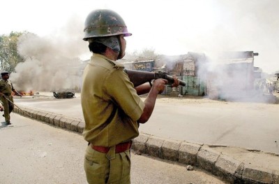 ގުޖުރާތުގެ ހަމަނުޖެހުމުގައި ބައިވެރިވި 11 މީހަކު އުމުރަށް ޖަލަށް