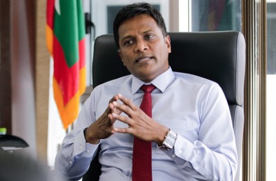 ހޯމް މިނިސްޓަރު އުމަރު އިސްތިއުފާ ދެއްވައިފި