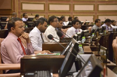 ސަރުކާރުން އުޅެނީ ގާނޫނުން ވައްކަން ކުރުމުގެ ހުއްދަ ދޭން: އިދިކޮޅު މެމްބަރުން
