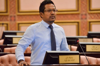 ސަރުކާރުން އުޅެނީ ގާނޫނުން ވައްކަން ކުރުމުގެ ހުއްދަ ދޭން: އިދިކޮޅު މެމްބަރުން
