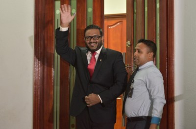 އަވަސް އަރުވާލައިގެން އަދީބަށް ހުކުމް ކުރީ ރައީސް އަންގަވައިގެން: ޔުނައިޓެޑް އޮޕޮޒިޝަންސް