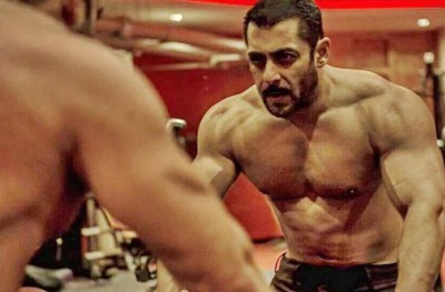 ސަލްމާން ފަލަވީ ދުވާލަކު ތިން މެގްނަމް އައިސްކްރީމް ކައިގެން