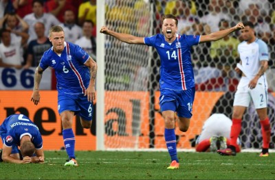 ގަދަފަދަ އިންގްލެންޑް ކަޓުވާލައި، ކުޑަކުޑަ އައިސްލެންޑް ކުއާޓާ އަށް