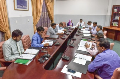 ކޮލަމް އަސްދަނޑި: ޔާމީނާއި މައުމޫނުގެ ކޯޅުން ފޯރިގަދަ ހިސާބެއްގައި!