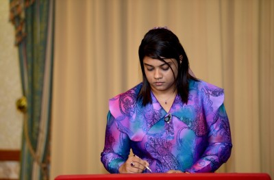 ނާޒިމަށް ދޮރުތައް ބަންދު އެކަމަކު ޝައްކުތަކުން ފުރިފައި