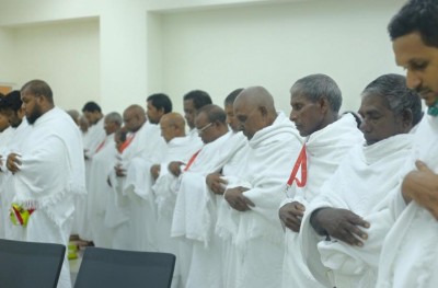 އުމްރާ އަށް ދިޔަ ދިވެއްސަކު ނަމާދަށް އިންދައި މަރުވެއްޖެ