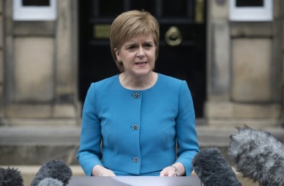 އިނގިރޭސިންގެ ނިންމުމާ ގުޅިގެން ސްކޮޓްލެންޑުގެ ކެބިނެޓުގެ ޚާއްސަ ބައްދަލުވުމެއް