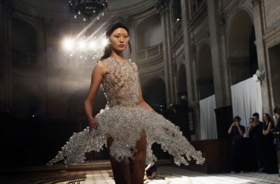 ބިއްލޫރި ބޮކިން ހަދާފައިވާ ހެދުމެއް ދުށިންތަ؟