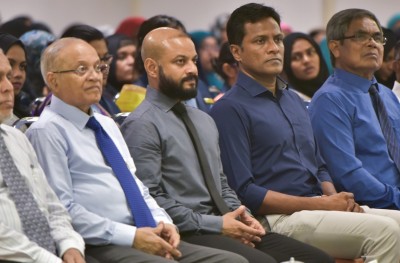 2018 އަށް އުމަރު ކެމްޕޭން ފަށައި ފުރަތަމަ ފޮޓޯ އާންމުކޮށްފި