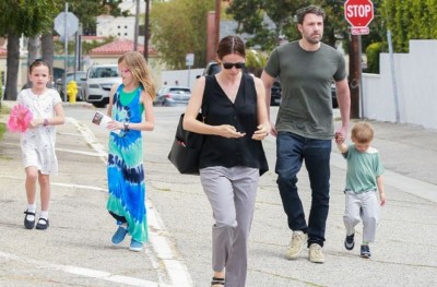 ބެން އެފްލެކާއި ޖެނިފާ ގާނާ ސުލްހަވުމާ ދިމާއަށްބާ؟