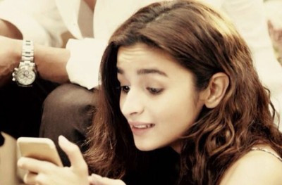 އާލިއާ އާއި ޝާހްރުކްގެ "ޑިއާ ޒިންދަގީ"ގެ ފުރަތަމަ ދައްކާލުން ވަރަށް މޮޅު