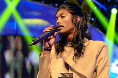 ޝަލަބީ މާދަމާ ރޭ މެލޭޝިއާގައި ޕަފޯމް ކުރަނީ