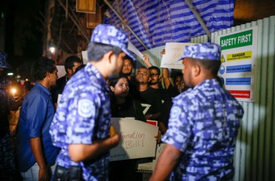 ކޮލަމް ކުލަބަރި: ހަނދަށް ގާ އުކަން ނޫޅޭ!