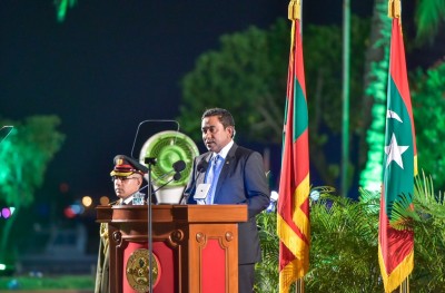 ސަރުކާރުން ގައުމު ވިއްކާލަނީ، ސަލާމަތް ކުރަން ދިވެހިން ތެދުވޭ: ނަޝީދު