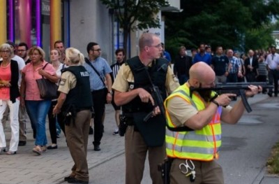 މިއުނިކުގައި ބަޑިން ހަމަލާ ދިނީ 18 އަހަރުގެ ޒުވާނާ އެކަނި