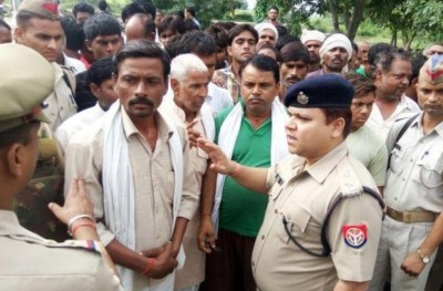 15 ރުޕީސްގެ ދަރަންޏަކާ ހެދި އިންޑިއާގައި ދެމަފިރިއަކު މަރާލައިފި