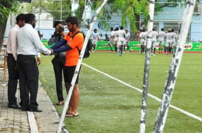 މޭޑޭގައި ފުލުހަކަށް ހަމަލާދީގެން ލަބާން އާއި އިތުރު ފަސް މީހަކު ޖަލަށް ހުކުމްކޮށްފި