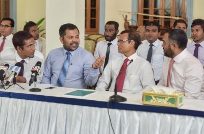 އަބުރުގެ ބިލް ބަލައިގަތުމުގައި ޕީޕީއެމް ކޯލިޝަންގެ ބައެއް މެމްބަރުން ވިޕާ ހިލާފުވެއްޖެ