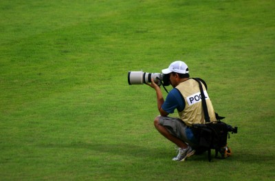 ރިއޯގައި ތިން ފޮޓޯގްރާފަރެއްގެ އަތުން ފޭރިގެންފި