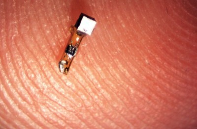 ވެލިފުކެއް ވަރު ޑިވައިސްއަކުން ހަށިގަނޑު މެޝިނަކާ ގުޅާލަނީ