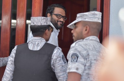 ރައީސް އަވަހާރަކޮށްލަން ސްނައިޕަރު ގެނައި މައްސަލައިގެ ޝަރީއަތް ފަށައިފި