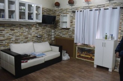 ޕެރެގުއޭގެ ކުށްވެރިޔަކު ގަނޑުވަރެއް ފަދަ ޖަލު ގޮޅިއެއްގައި