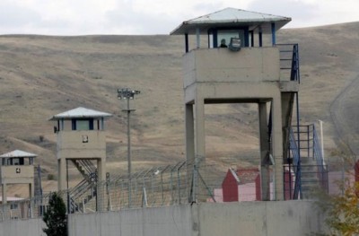 ތުރުކީގައި ބަޣާވާތުގެ ކުރިން ބަންދުކުރި 38،000 މީހުން މިނިވަން ކުރަނީ