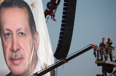 ތުރުކީގެ ބަޣާވާތާ ގުޅިގެން 82،000 މުވައްޒަފުންނަށް ފިޔަވަޅު އަޅައިފި