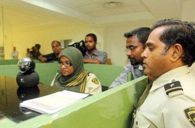 ބިދޭސީ ނޫސްވެރިންނާއި ފޮޓޯގްރާފަރުން އިތުރަށް ސްކްރީން ކުރަނީ