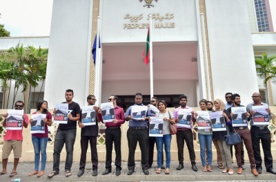 ހިޔާލު ފާޅު ކުރުމުގެ ހައްގުގައި އެ މީހަކު ހުރި ތަނެއްގައި މުޒާހަރާ ކުރަނީ
